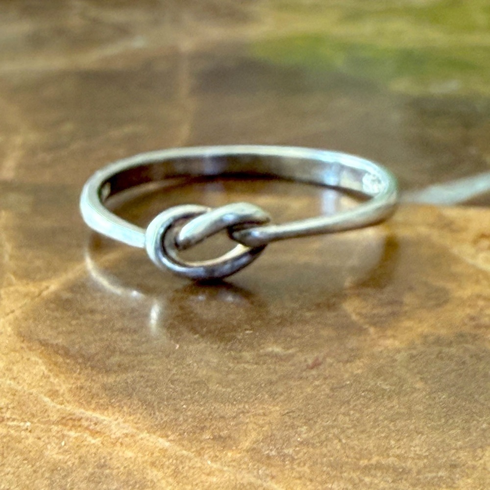 Love knot ring